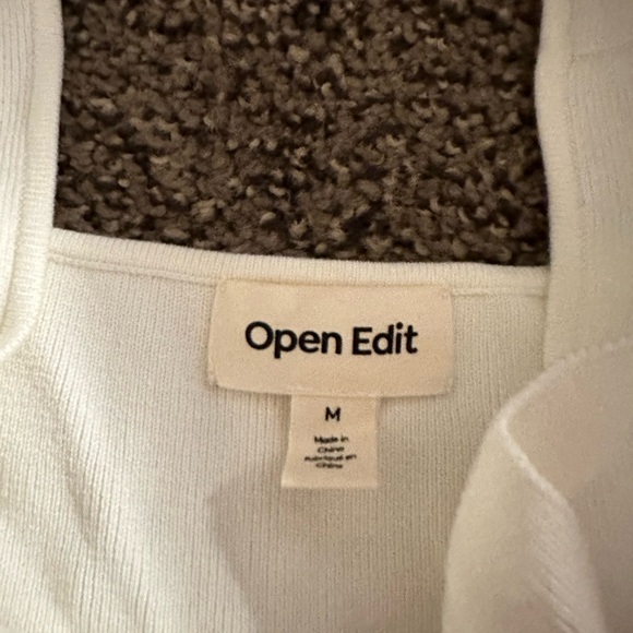 Cropped Tank Top - Picture 2 of 3